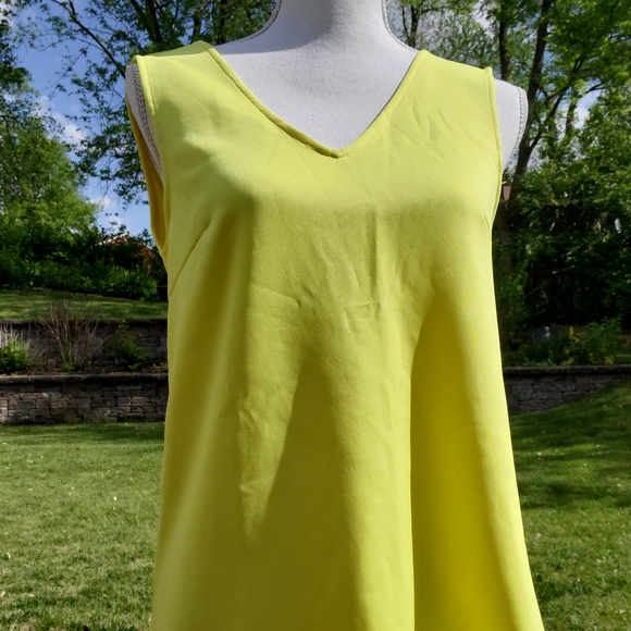 Neon yellow ruffle low back short dress 5 - Picture 3 of 6